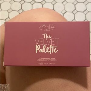 The velvet pallet metallic and duo chrome .